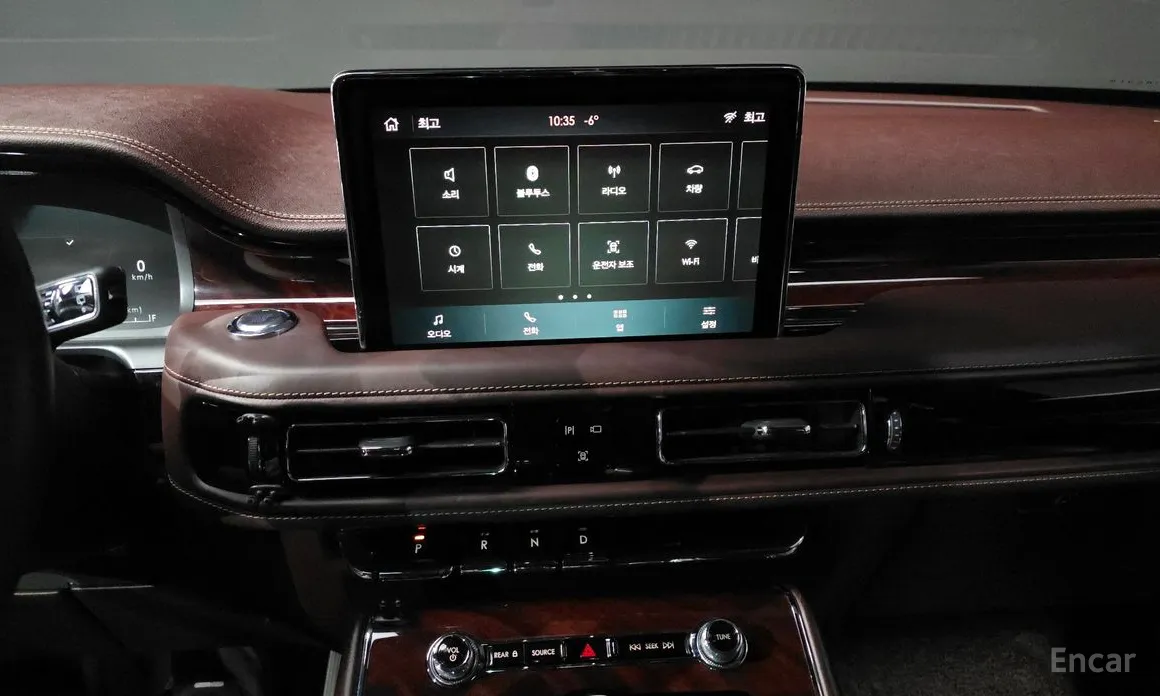 Фото 14 - Lincoln Aviator