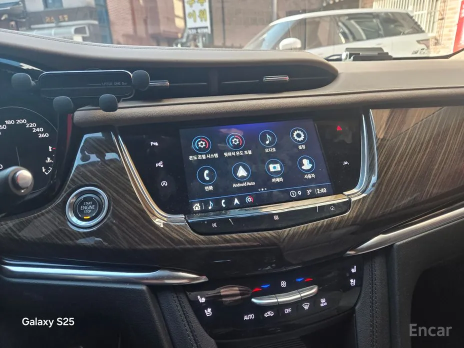 Фото 12 - Cadillac XT6