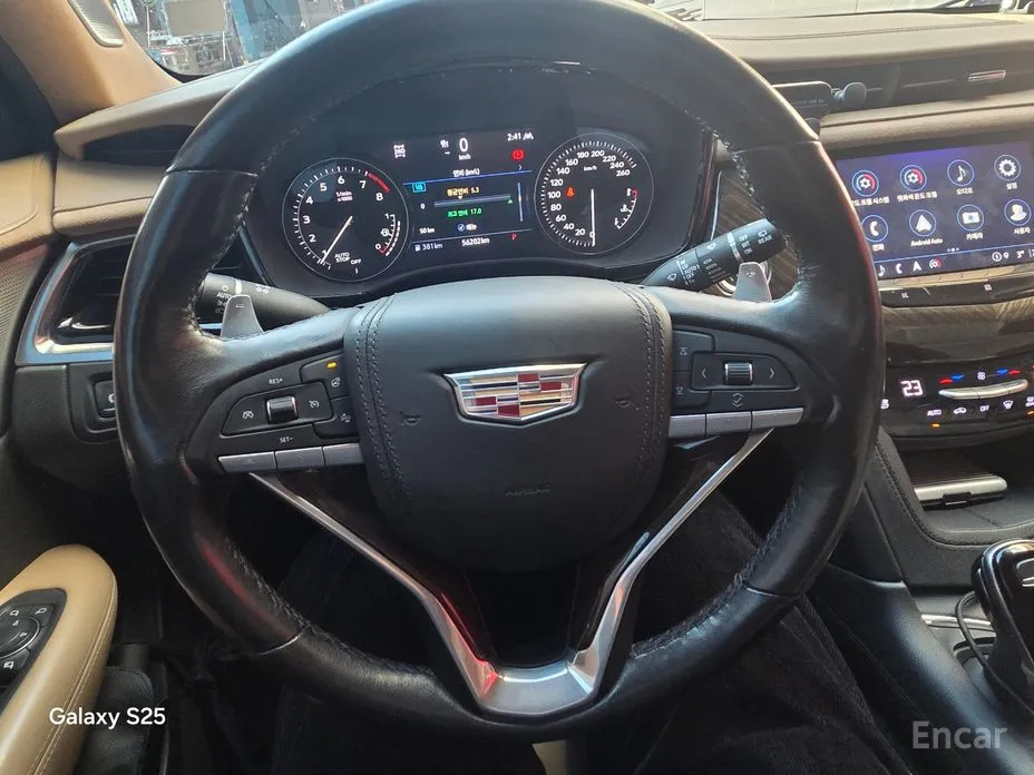 Фото 19 - Cadillac XT6