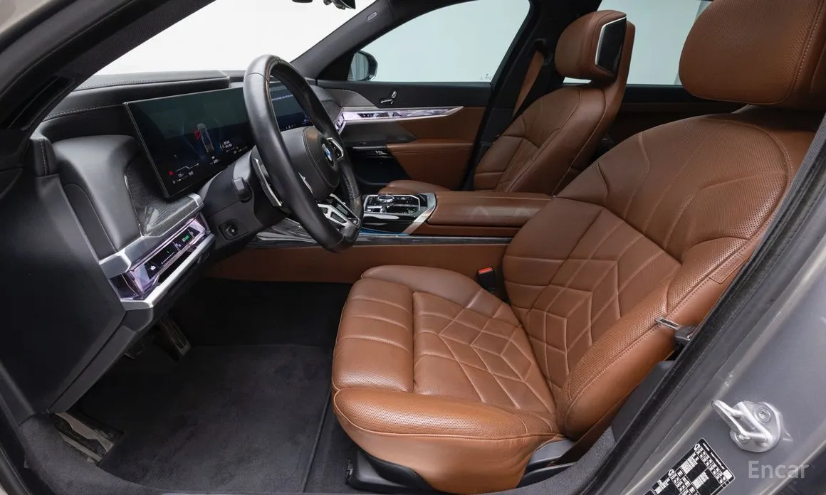 Фото 10 - BMW 7 Series