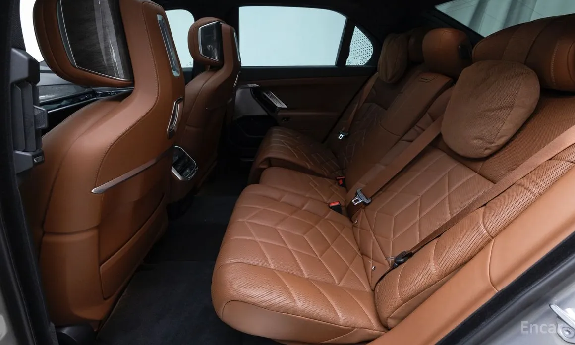 Фото 11 - BMW 7 Series