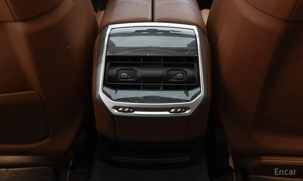 Фото 18 - BMW 7 Series