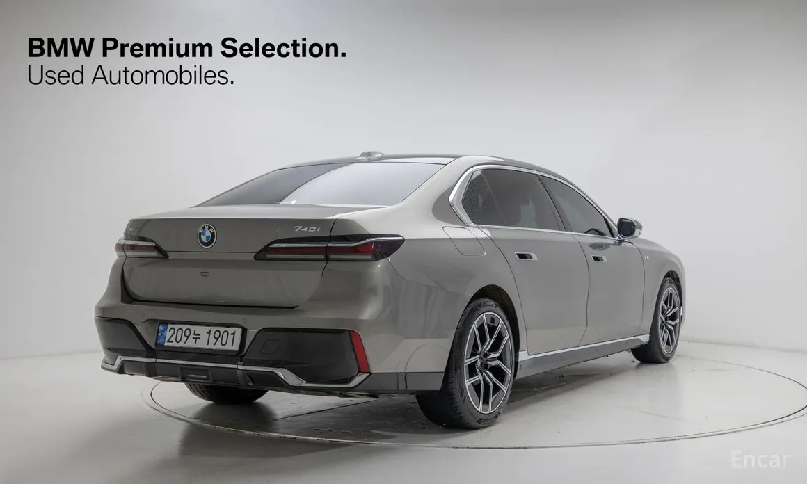 Фото 2 - BMW 7 Series