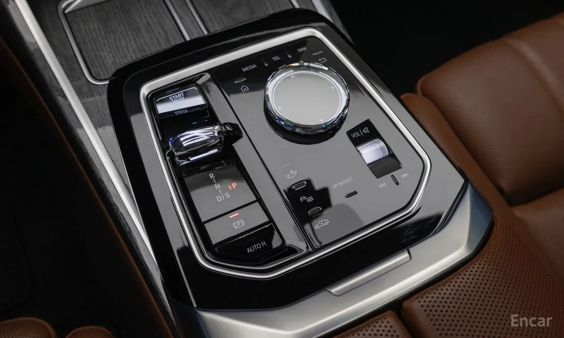 Фото 9 - BMW 7 Series