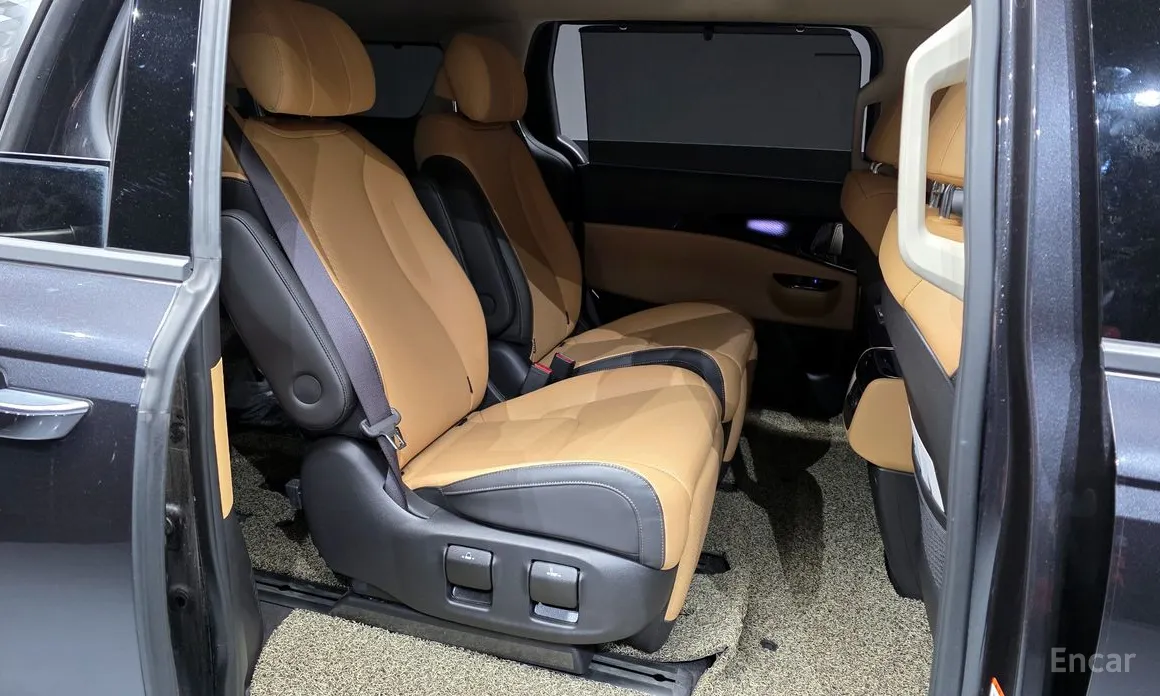 Фото 12 - Kia Carnival