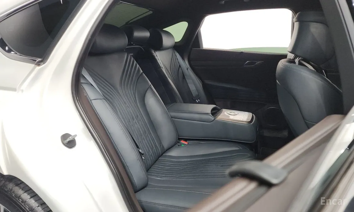 Фото 12 - Genesis G80
