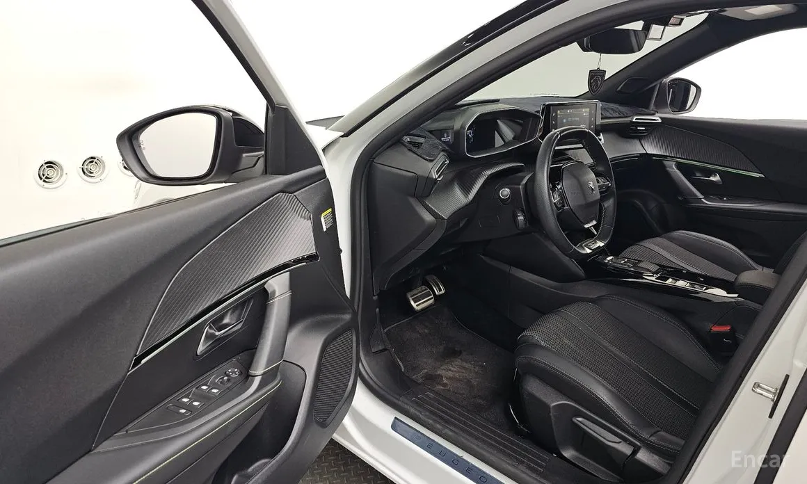 Фото 10 - Peugeot 2008