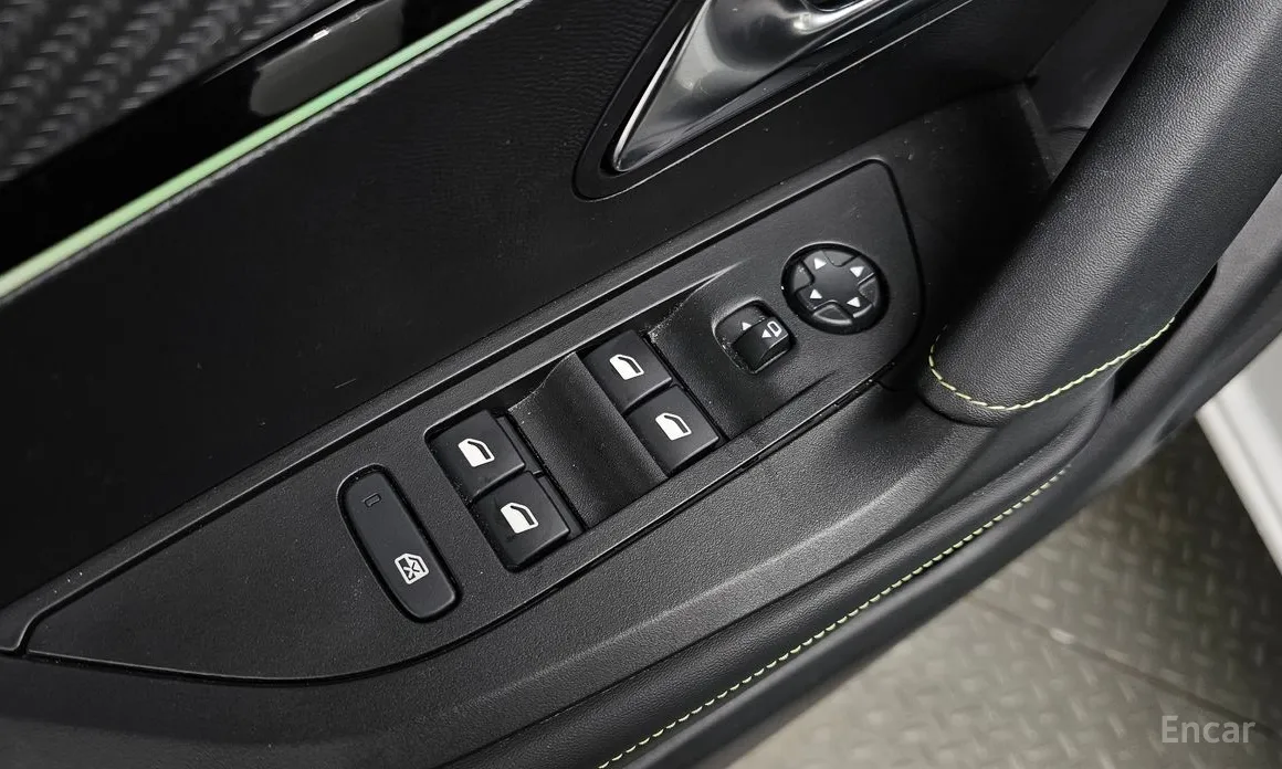 Фото 18 - Peugeot 2008