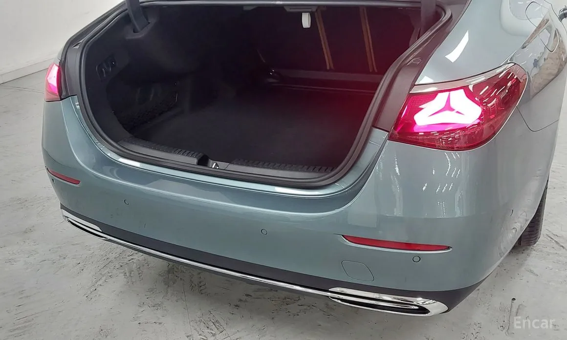 Фото 11 - Mercedes-Benz E-Class