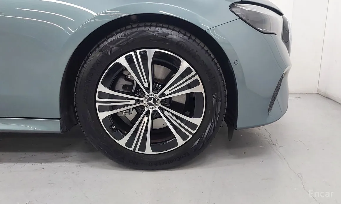 Фото 5 - Mercedes-Benz E-Class