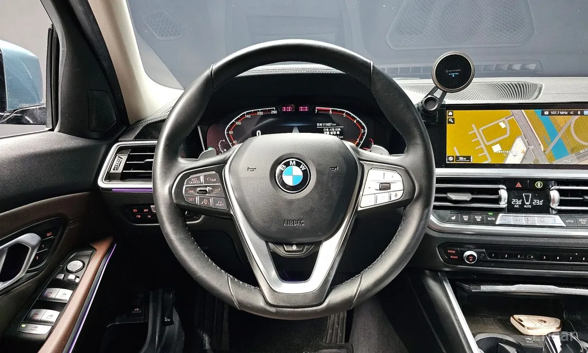 Photo 13 - BMW 3 Series