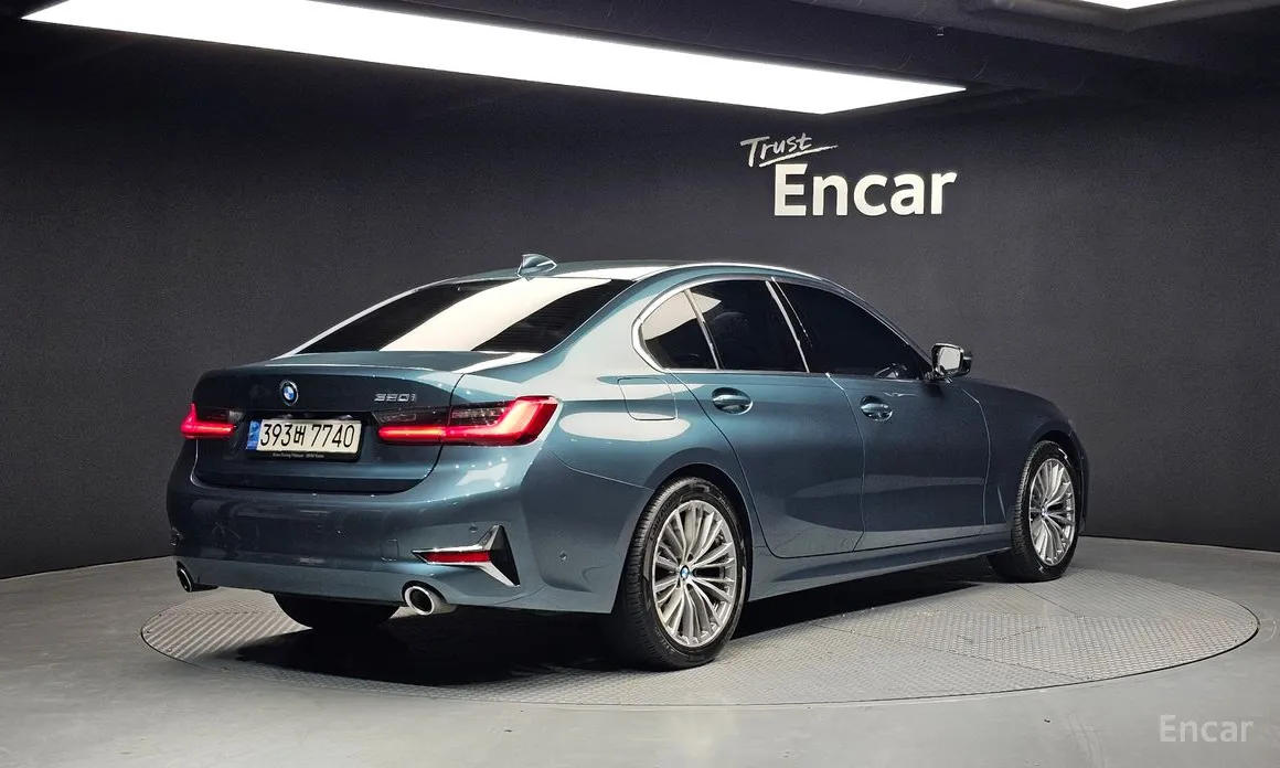 Photo 2 - BMW 3 Series