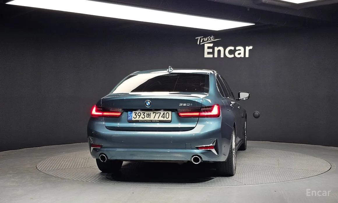 Photo 4 - BMW 3 Series