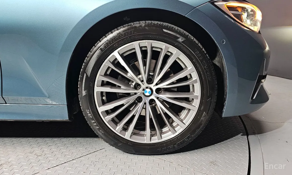 Photo 5 - BMW 3 Series