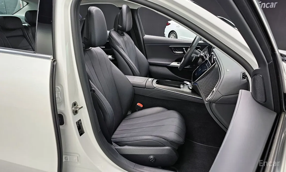 Фото 10 - Mercedes-Benz E-Class