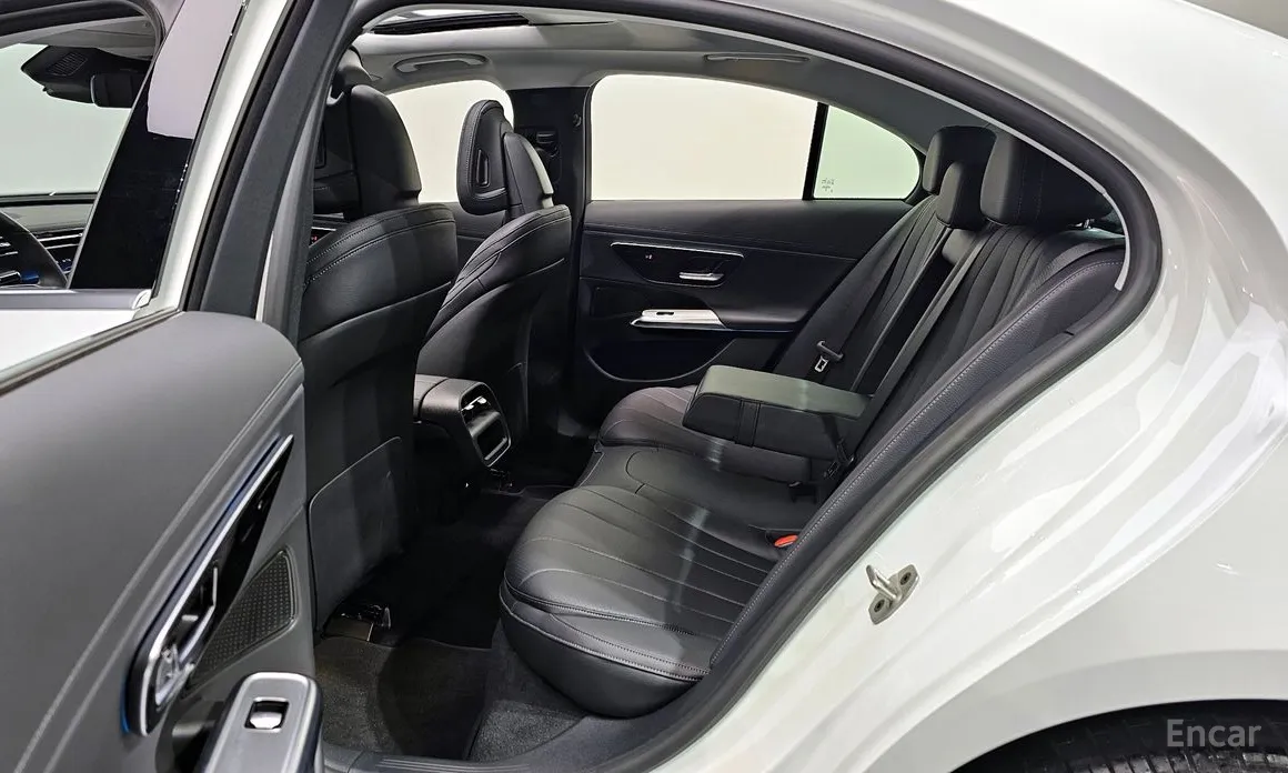 Фото 12 - Mercedes-Benz E-Class