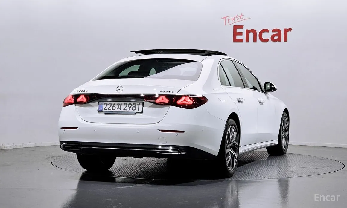 Фото 2 - Mercedes-Benz E-Class