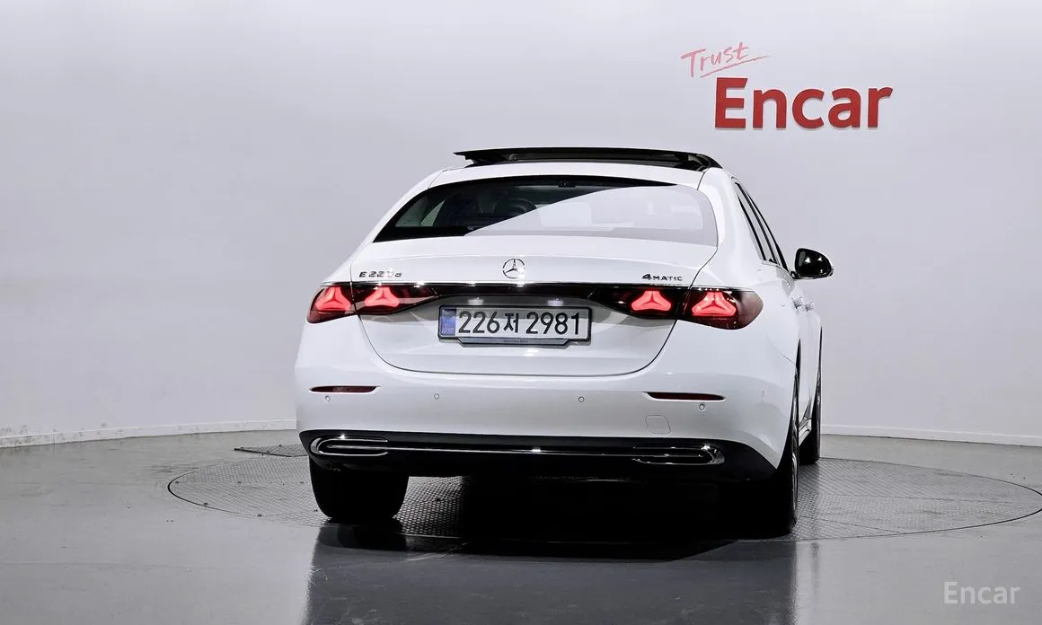 Фото 4 - Mercedes-Benz E-Class