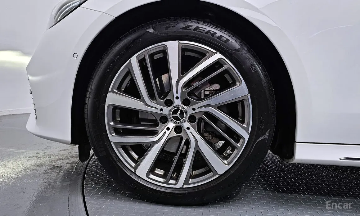 Фото 5 - Mercedes-Benz E-Class