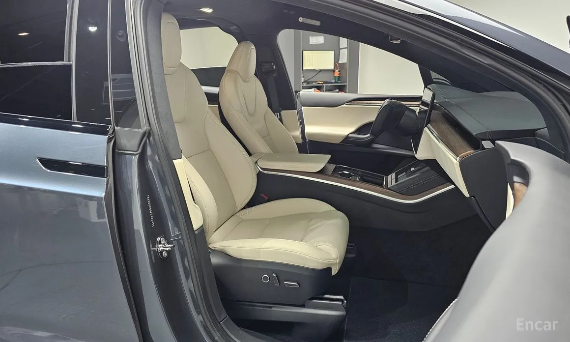 Фото 10 - Tesla Model X