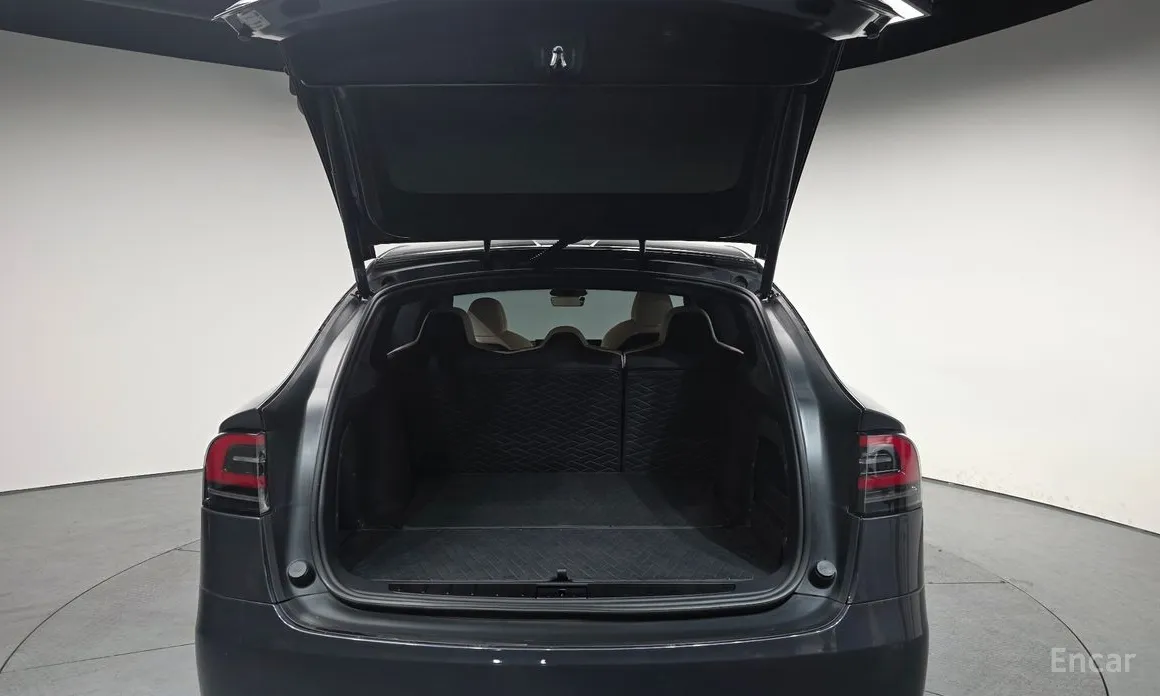 Фото 20 - Tesla Model X