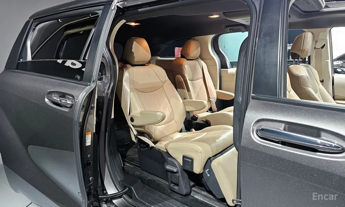 Фото 12 - Toyota Sienna