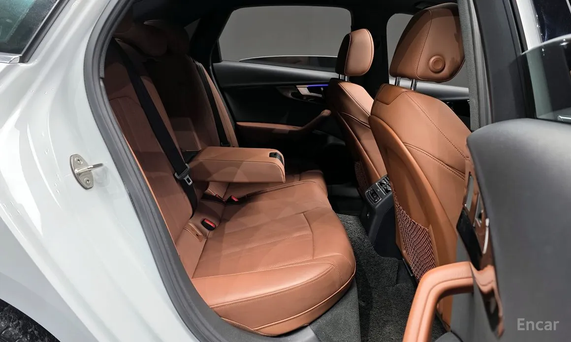 Фото 12 - Audi A4