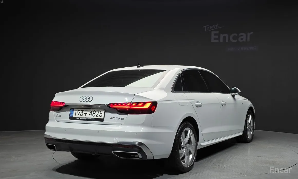 Фото 2 - Audi A4