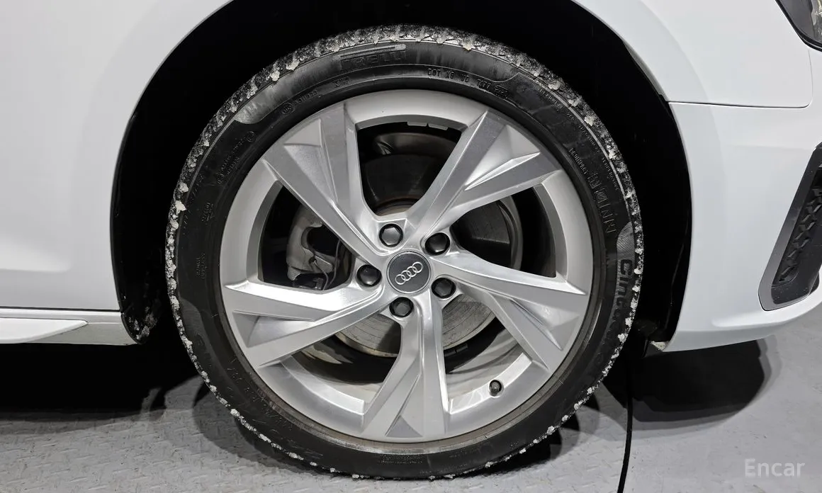 Фото 5 - Audi A4