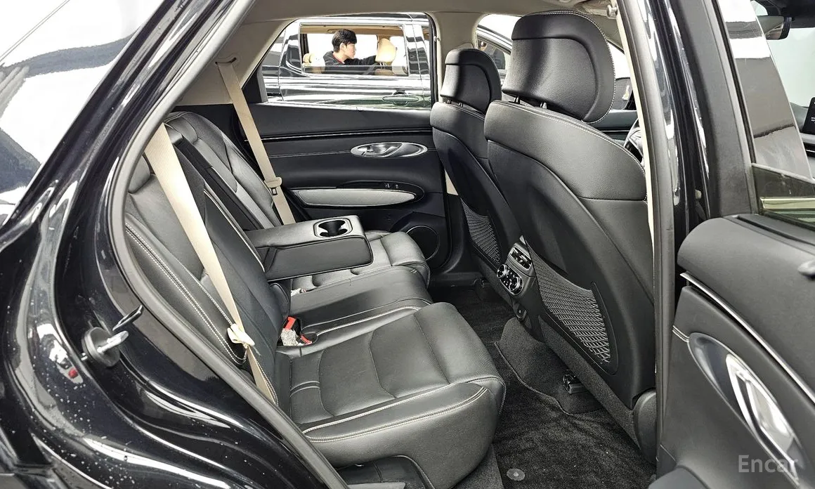 Фото 12 - Genesis GV70