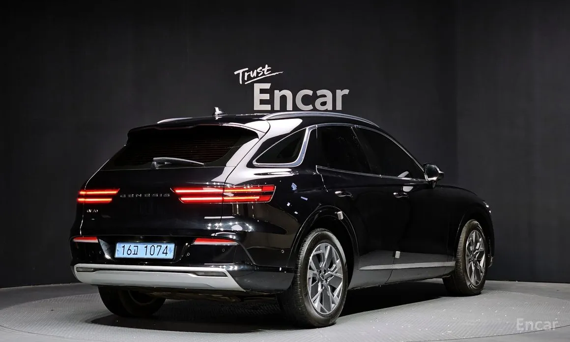 Фото 2 - Genesis GV70