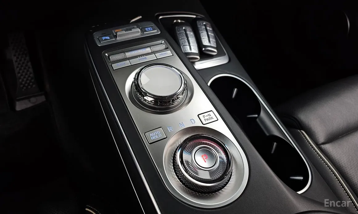 Фото 9 - Genesis GV70