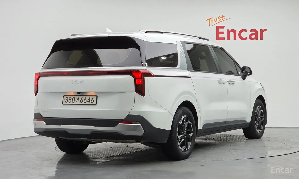 Фото 2 - Kia Carnival