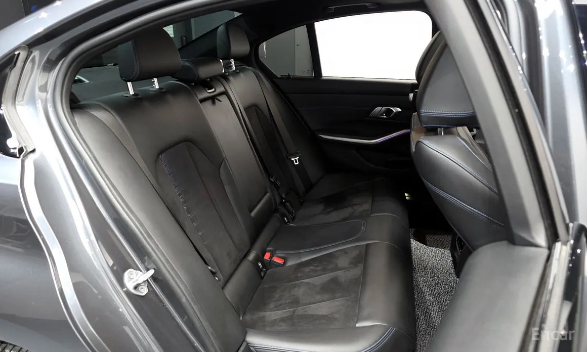 Photo 12 - BMW 3 Series