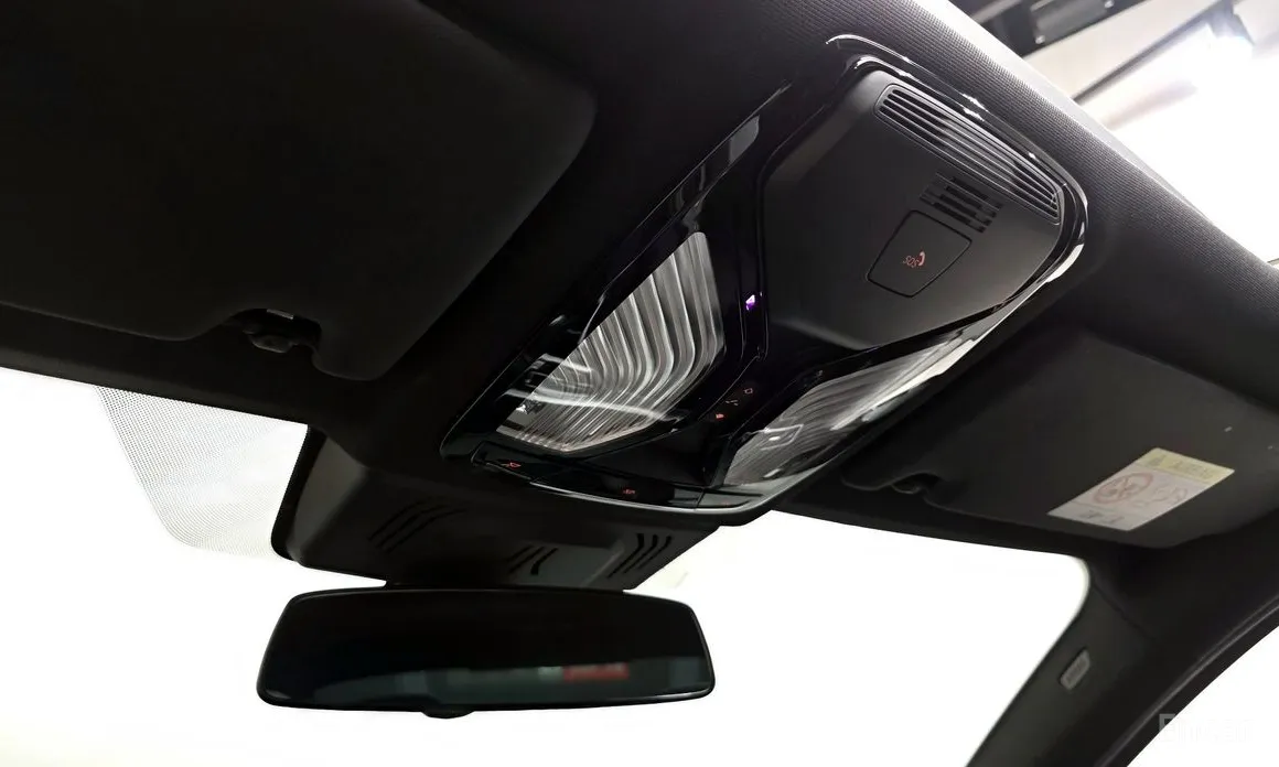 Photo 18 - BMW 3 Series