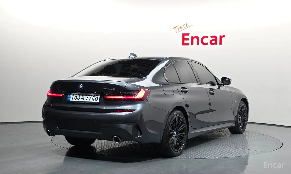 Photo 2 - BMW 3 Series