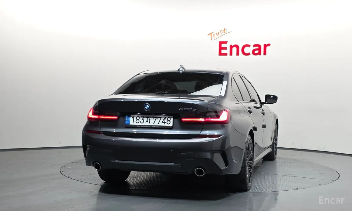 Photo 4 - BMW 3 Series