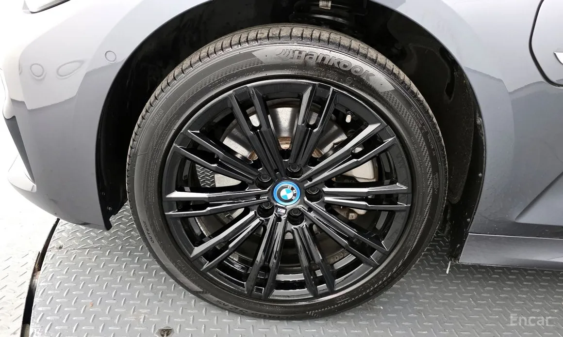 Photo 5 - BMW 3 Series