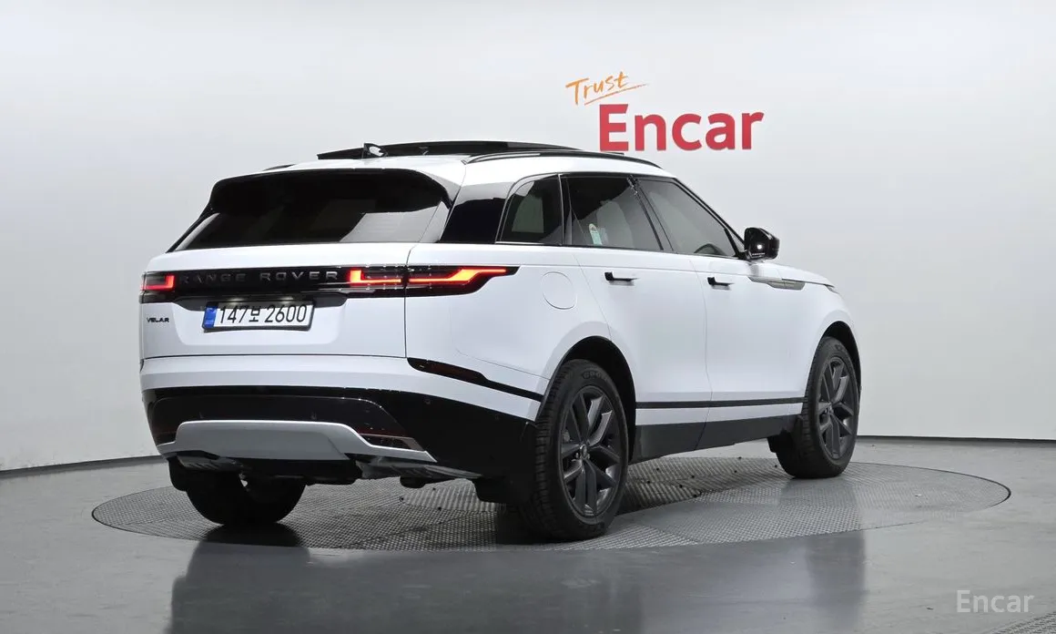 Фото 2 - Land Rover Range Rover Velar