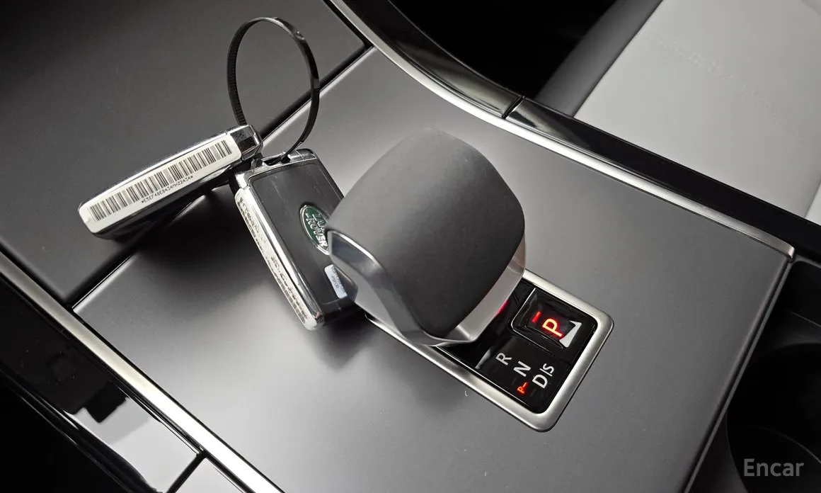 Фото 9 - Land Rover Range Rover Velar