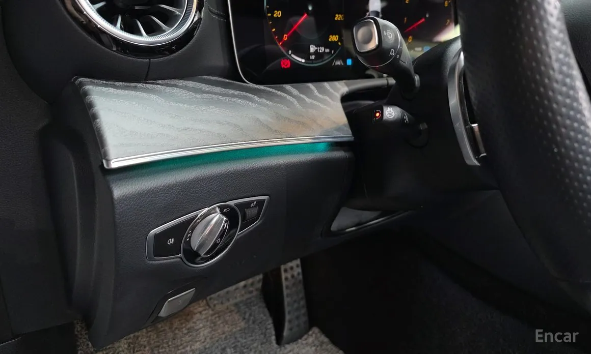 Фото 18 - Mercedes-Benz E-Class