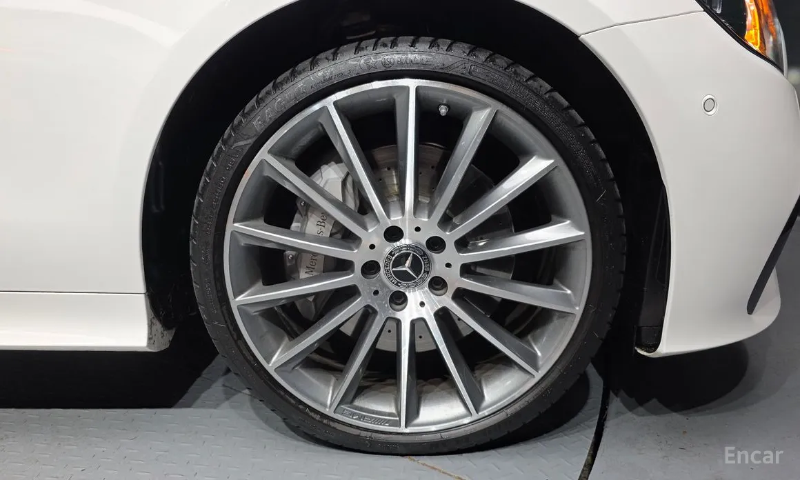 Фото 5 - Mercedes-Benz E-Class