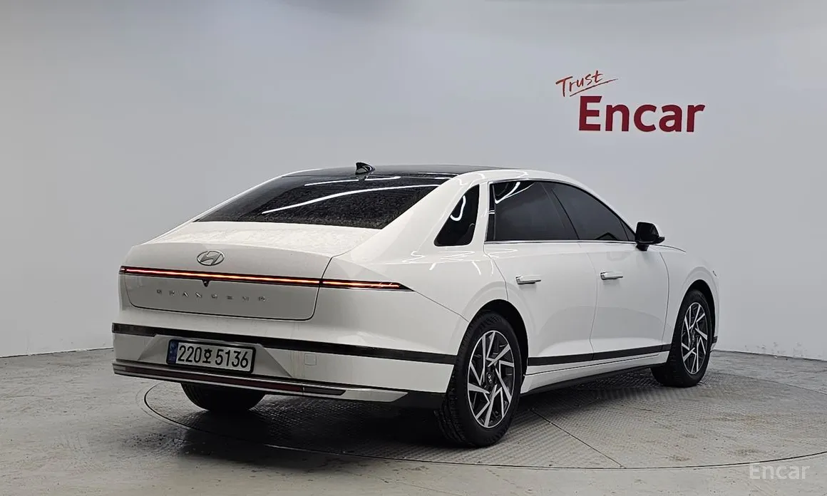 Photo 2 - Hyundai Grandeur