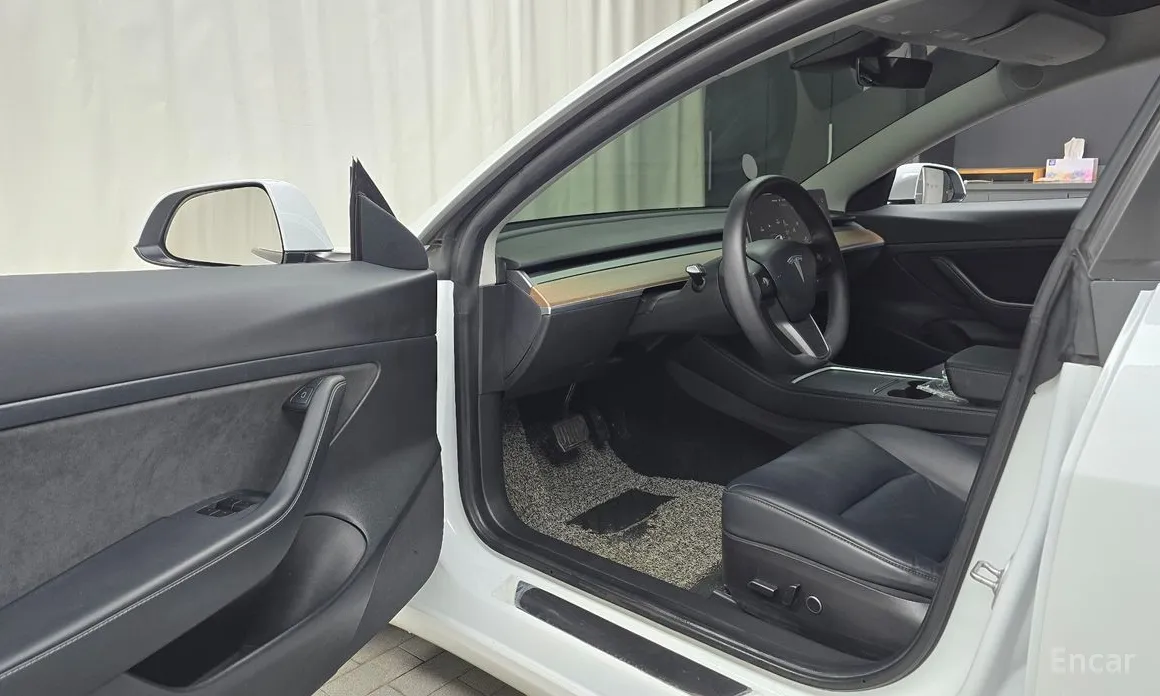 Фото 10 - Tesla Model 3