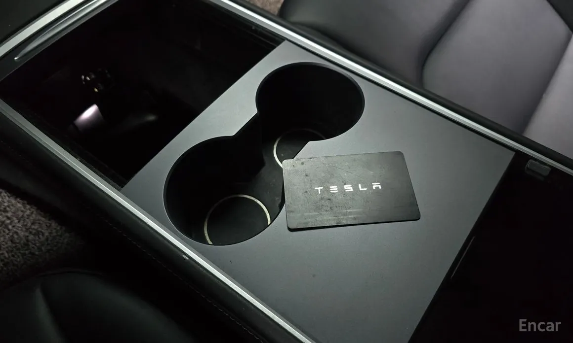 Фото 19 - Tesla Model 3