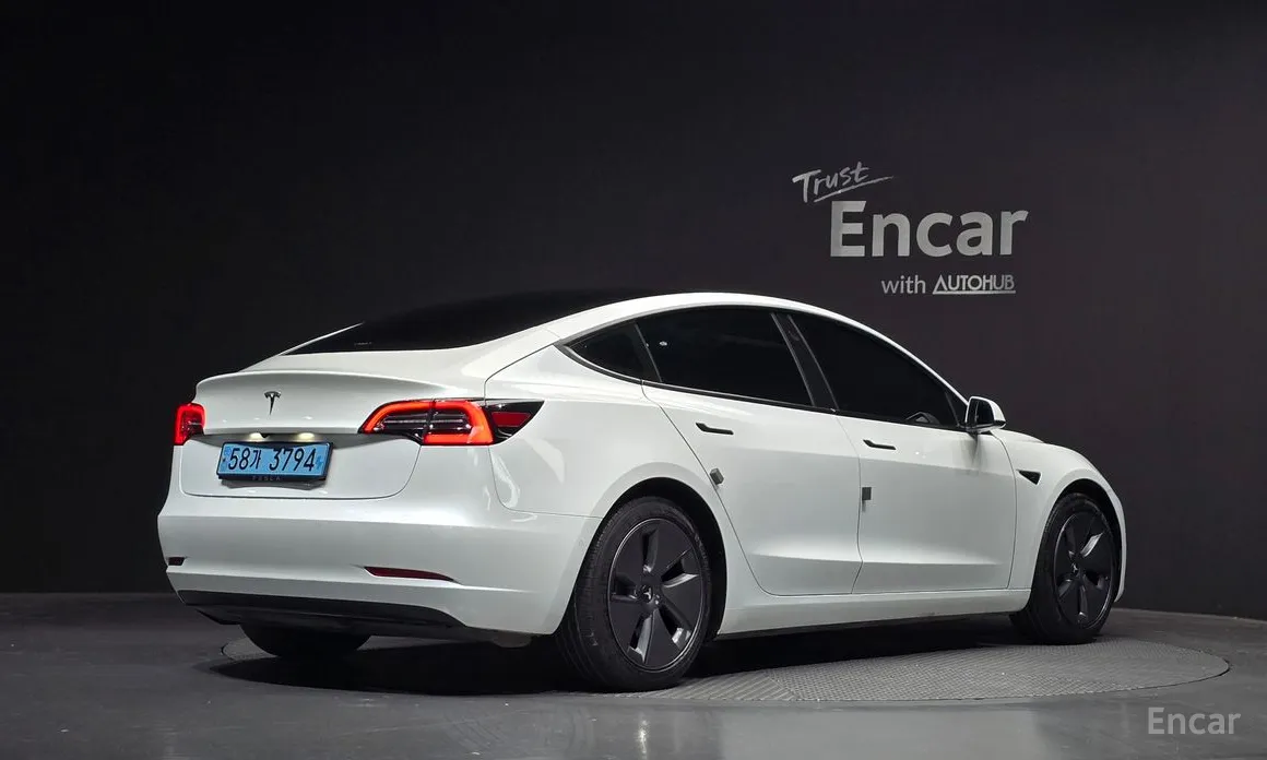 Фото 2 - Tesla Model 3