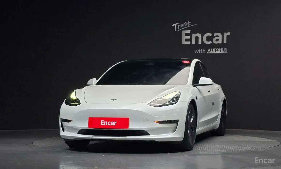 Фото 3 - Tesla Model 3