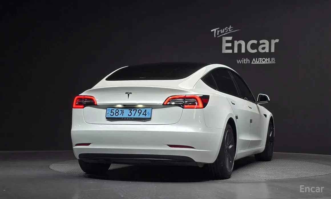 Фото 4 - Tesla Model 3