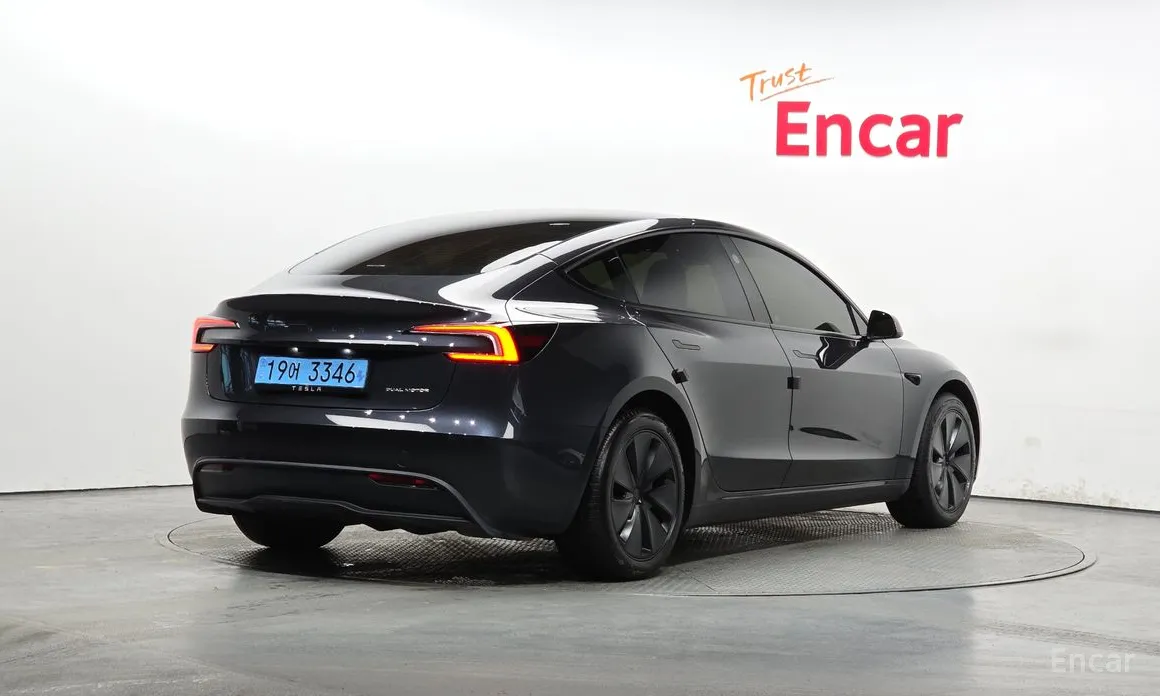 Фото 2 - Tesla Model 3