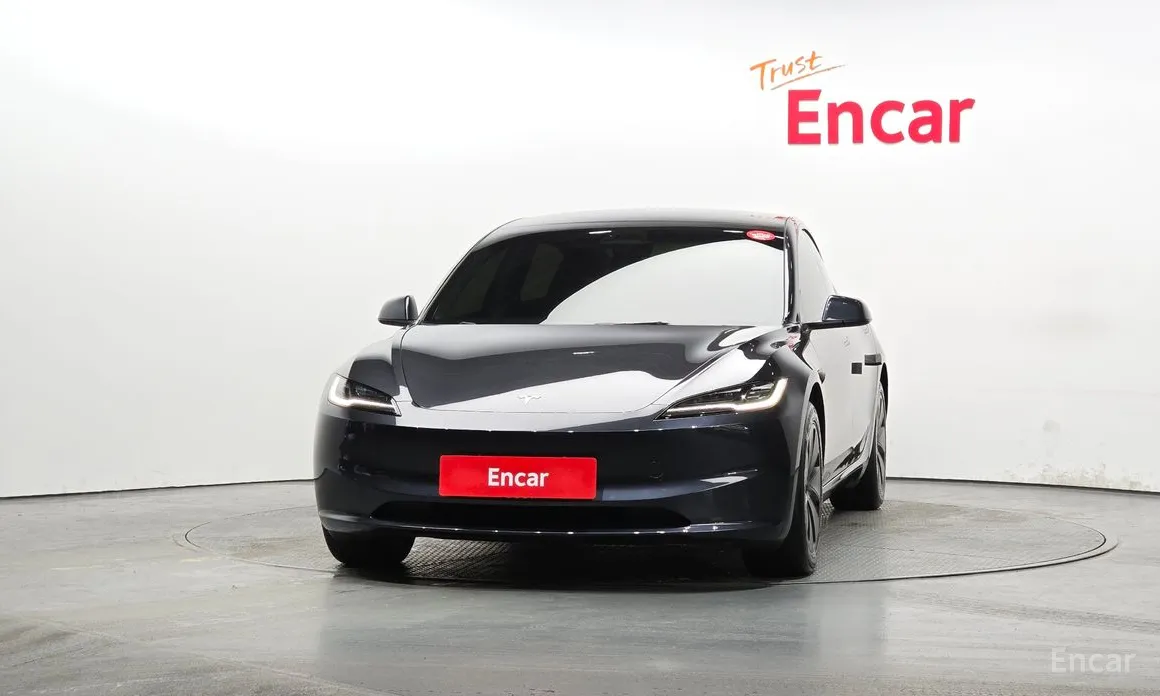 Фото 3 - Tesla Model 3